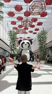 Top Indoor-Aktivitäten in Dubai für Familien 📍 Dubai Mall 🛍️ Dubai Mall mit Kindern – mehr als nur Shopping 🐟 Dubai Aquarium & Underwater Zoo 🎠 KidZania – Eine Mini-Stadt zum Ausprobieren echter Berufe 🍦 Zahlreiche tolle Cafés & Restaurants 🛍️ Spielzeug Geschäfte die Kinderherzen höher schlagen lassen 📍 House of Hype 🎉 Taucht ein in eine bunte Welt voller Technologie, Kreativität & Action – perfekt für Kinder, Teens und natürllich Eltern. 🕹️ Coole VR- & AR-Spiele 🎨 Kreative Stationen &