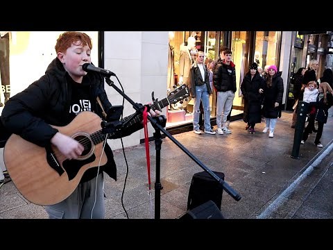 Fionn Whelan Gets The Crowd Singing Along To "Riptide" by (Vance Joy).