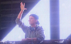 Avicii - UMF vs. Let Me Show You Love (Acapella) [Union Square 2012]