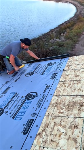 65K views · 411 reactions | fastest roofer #fyp #virals #foryou #roofing #construction #fastestroofer #roofers #housebuild #sydneybuilder #concreting #maileg #SONOFF #PhilipsHue #insulation #builder #usa #homedesign #design #hardwork #work #satisfying | Jeling Jus | Facebook
