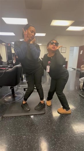 Pose 📸 #pose #cosmetology #fyp #girls #cosmetologyschool