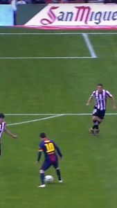 Messi doesn’t dribble with a plan, he reacts. Every touch is a response to the defender’s weight, angle, and hesitation. He invites pressure, then punishes the mistake. #MessiDribbling #ReactionDribble #FootballIQ #DribblingMastery #SoccerSkills messi reaction dribbling, how messi dribbles, unpredictable dribbling soccer, messi footwork analysis, football reactive movement | Football Fundamental