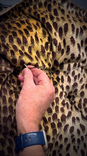 The art of deep buttoning… Each button is placed by hand, pulled to just the right tension, and stitched into position with care. It’s a meticulous process that takes years to master, but the result is unmistakable: that iconic, sculptural depth and lasting structure that defines true craftsmanship! | The Odd Chair Company