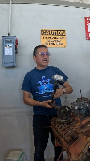 MrLopezClasses on Instagram: "How a Distributor Works in a Gasoline Engine . #dieselmechanic #engineering #mechaniclife #engines #ingenieria #electricity"