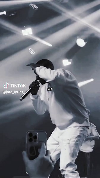 smack that. #lyrics #lyricsvideo #asmrsounds #akon #viralvideo