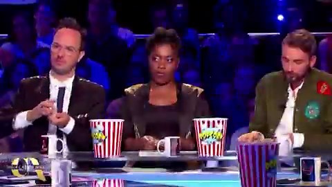 Petit jeu pour se rendre compte de la taille de ce nombre.Imaginez une machine qui mélange un jeu de 52 cartes et génère à chaque fois un nouveau mélange, jamais obtenu.Cette machine génère un nouveau mélange par seconde. Et elle va tourner durant toute la suite de l'histoire, sans arrêt.Placez vous sur l'équateur terrestre, où vous voulez. Dans la suite de l'histoire, on admettra que les océans ne sont pas un problème.Vous mettez maintenant la machine en marche. Comme elle génère un mélange par