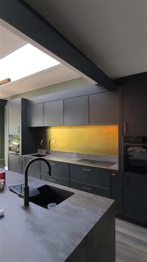 3D Splashbacks on Reels