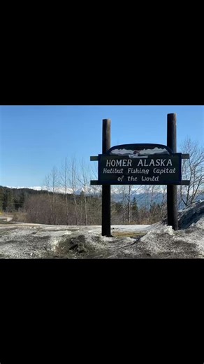Homer, Alaska sits on the Pacific Ocean, along Kachemak Bay, which opens into the Gulf of Alaska. Located at the end of the Sterling Highway on the Kenai Peninsula, Homer is often called the “Halibut Fishing Capital of the World.” Visitors come for the iconic Homer Spit, stretching nearly five miles into the bay, where fishing boats, wildlife, beaches, and small shops line the water. Across the bay, Kachemak Bay State Park offers glaciers, hiking trails, and remote wilderness accessible by water