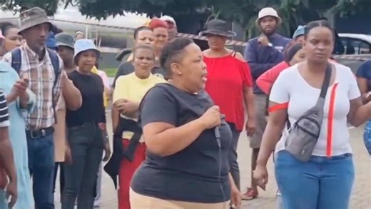 "Enough is Enough!!" Barkenpark Residents took it to the street yesterday. Yesterday 08 January 2026, residents of Barkenpark marched from Barkenpark to Dihlabeng Municipality Headquarters to demand intervention from The Municipality. The residents, represented by Hendrieta May, highlighted an “ongoing housing crisis” that has left many families in unstable, overcrowded and unaffordable living conditions. The memorandum calls for concrete steps to increase affordable housing, improve public hous