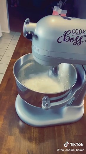 Part 1! Not a professional baker but I thought I’d share how I make my macarons! Enjoy! 🤗#macarons #homebaker #baking #yum