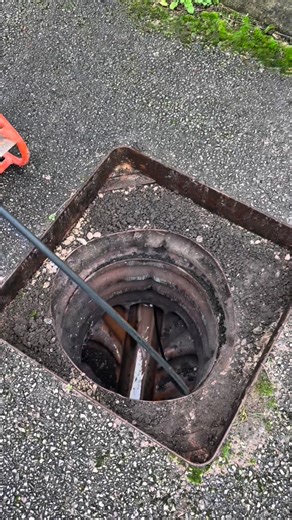 🏗️ Back on site at The Anchorage today! We’re continuing to oversee the remediation works as part of the recladding project, ensuring everything is progressing safely and to the highest standard. In this clip, Mark walks us through the process of tracing a leak, using a green dye to pinpoint exactly where the water is coming from. This technique helps the team identify the source quickly and accurately so the issue can be resolved as part of the wider remediation works. 🔧 Always pushing for qu