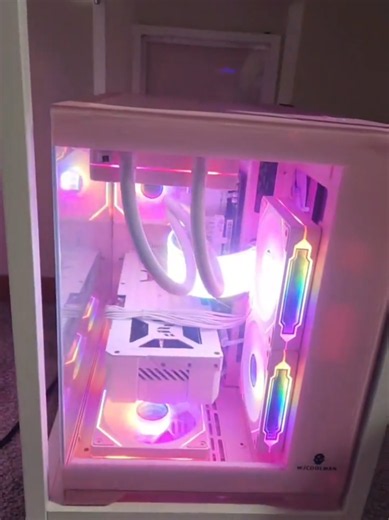 I truly don’t have the words to thank this community enough. Over the last few months, you all made something possible for me that I genuinely thought would never happen. My old laptop was barely surviving, and through your support during streams and gifts through my Throne, I was able to build an entirely NEW SET UP! But what makes me emotional isn’t the PC, the monitors, or the setup itself. It’s the LOVE behind it. The fact that so many people choose to spend time with me, support me, laugh w