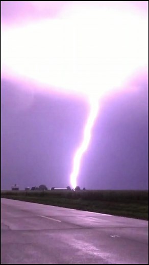 spooky hiss from nearby lightning bolt sounds just like my sketchy high voltage contraptions ⚡#tiktokpartner #learnontiktok #electronics #weather