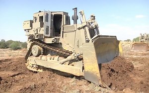 【坦克战车】- D9 军用推土机