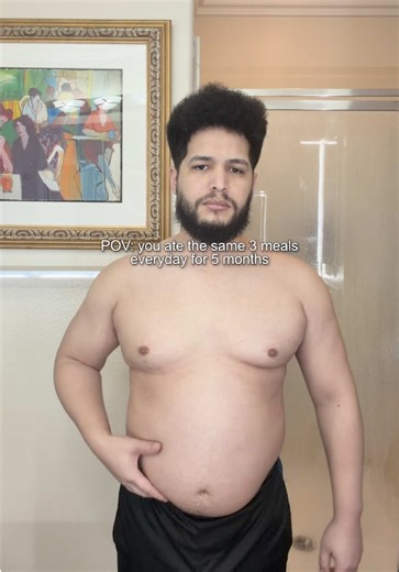 Here’s what that actually looked like 👇 🍽 Meal 1 – High-Protein Sweet Bowl • 350g of protein Greek yogurt • 100g blueberries • 25g 85% dark chocolate • 20g honey This handled cravings, dessert urges, and protein in one hit. Same bowl. Every day. No thinking required. 🍗 Meal 2 – Training Fuel Plate • 170g chicken breast • 250g cooked rice (packet) Nothing fancy. Just enough carbs to train hard and enough protein to recover without overeating. 🍔 Meal 3 – Lean Comfort Dinner • 200g lean beef • 