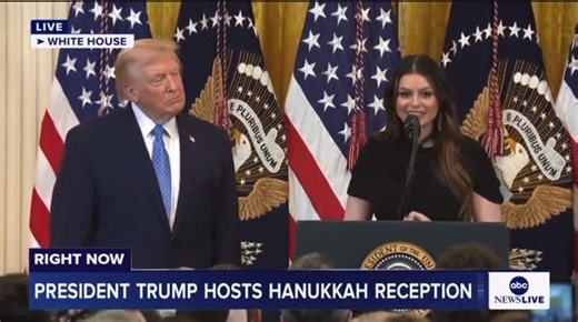 Elizabeth Pipko on Instagram: "💙"