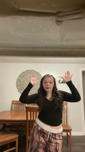 #music #adoptme #song #helpmemakethismakesense #greenscreen #funny #musicgenre #baby #hiphop #edit