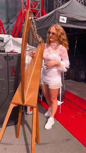 Lil serenade in the sun #harp #irishmusic