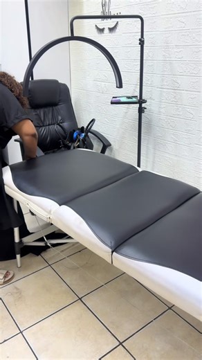 Client Comfort: The Ultimate Lash Bed Experience