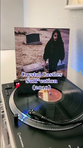 Crystal Castles Synthpop Music Video - Alice Glass Suffocation (2010)