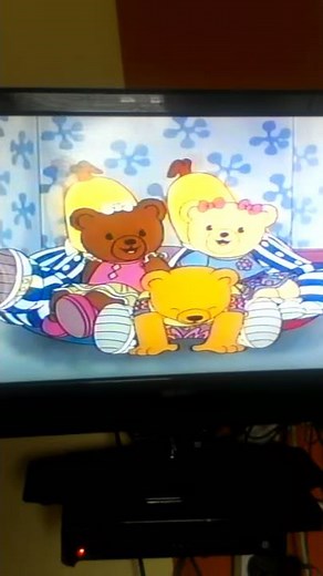 Bananas in Pyjamas theme song