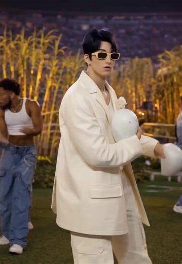 Jinu takes the performance from Bad Bunny . Don't mind the backup dancers 😂😂#viral #animation #ai #shortvideo #anscriptstudio