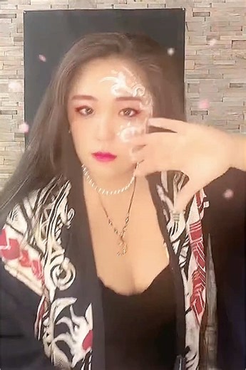 龍神絵師 龍崎麻帆妙 MAHOMI RYUZAKI 守護龍アート第一人者 10万人鑑定 800万頭突破！ 日本一、守護龍様を描く龍神絵師。 東京ディズニーランドキャッスル建築総美術監督の最後の弟子。 世界ギネス 牛久の大仏制作者の最後の弟子。 （全長120メーターの立像他多数） 美術商 ギャラリーナチュモコ 医療氣功師 院長 ナチュモコ治療院 ヒーリングアーティスト 龍神の巫女 沖縄県 最高神 一ノ宮 波上宮公認 神唄・舞 即興神楽 龍神の舞 美術品カメラマン ジュエリーデザイナー オリジナブランド 【神飾り】制作者 波動アクセサリー 水引アート 琉球紅型 ワイヤーアートジュエリー ジュエリーデザイナー オリジナルハンドメイドアクセサリー 特殊メイク 松竹 歌舞伎メイク #芸術家 #龍神絵師 #龍神の巫女 #ファンタジー画家 #artist #performer #fantasy #守護龍アート第一人者 #MAHOMIが描く守護龍アートセッション #イオンモール沖縄ライカム #ヒーリングアーティスト #白龍 #下書き無しの1発描き #沖縄 #MAHOMI #りゅうざきまほみ #東京ディ