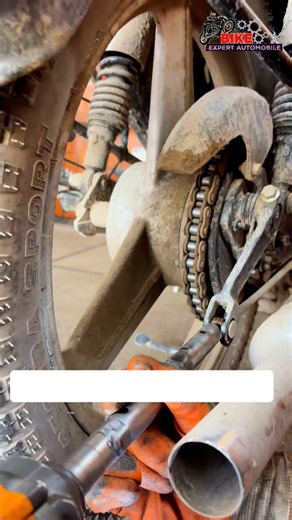 Abhishek on Instagram: "Brake shoes purane ho ya naye – fark aapki safety ka hai! 🔧🚴‍♂ . #viral #reels #bike #follow #insta #follow #instagram #royalenfieldindia #hero #post #bajaj #tvs #orignal #india #motul #castrol #sheeba #sheebapolish"