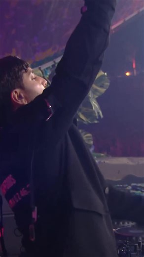 @alesso brought his latest release “Upside Down” to @tomorrowlandbrasil | Tomorrowland Music