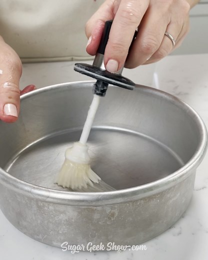 RECIPE: https://sugargeekshow.com/recipe/cake-goop-recipe/ Where are my cake goop believers at?! 🙋🏻 This recipe has been taking off lately, and for good reason. This is my #1 tip for getting super clean, even cakes that pop out of the pan easily every time. ⁠ ⁠ Just mix equal parts of flour, oil, and shortening together and goop it into your pans! Bake up your batter, let the cakes cool in the pan for 10 minutes and flip them out to cool. No parchment needed! 🤯⁠ ⁠ Store your cake goop in a ja