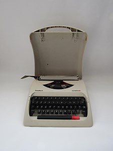 Vintage Olympia Traveller C Typewriter: Greek Polytonic System, With Case - Etsy