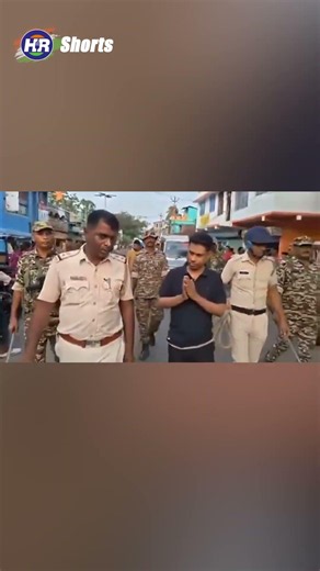 पश्चिम बंगाल के फालटा के टीएमसी पूर्व विधायक जहांगीर खान की पुलिस ने करायी परेड