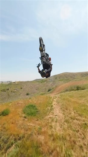 COLBY GORT on Instagram: "🚁 @brianwoodward_fpv @shred__necks @colby32_1 #califonia #hills"