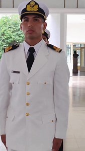 Profesionales de distintas disciplinas como ingeniería, medicina, abogacía, psicología, enfermería, entre otras, se incorporan a la Armada Argentina para poner sus conocimientos al servicio de la Patria 🇦🇷 🎥 Reviví la emotiva ceremonia #EscuelaNavalMilitar #ArmadaArgentina #profesionales | Escuela Naval Militar
