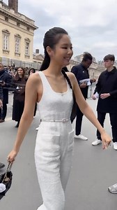 1.8M views · 65K reactions | CHANEL kicked off the last day of Paris Fashion Week with a star-studded front row. For the brand’s fall 2023 show, Blackpink’s Jennie stepped out in a full tweed look. | VOGUE India | Facebook