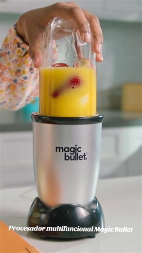 Magic Bullet es tu nuevo aliado en la cocina. 🔄 Vasos y cuchillas intercambiables que se adaptan a lo que necesites: ✔️ Prepara jugos, salsas, cremas, dips o molidos ✔️ Usa el vaso adecuado para cada receta, sin ensuciar de más ✔️ Cambia de cuchilla para picar, batir o mezclar con precisión 💡 Todo en un solo equipo compacto, potente y muy fácil de usar. Con Magic Bullet ahorras tiempo, espacio y esfuerzo. ¡Haz más con menos! 💥 #MagicBullet #CocinaPráctica #VersatilidadEnUnSoloEquipo #CocinaIn