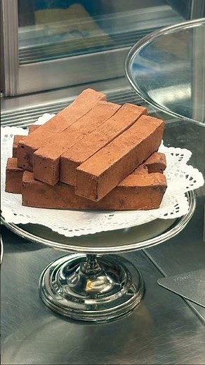 アンティコカフェのほうれん草ときのこベーコンマヨネーズ和え黒胡入りパンのスピナッチ美味しい。#アンティコカフェ#スピナッチ#六本木ミッドタウン