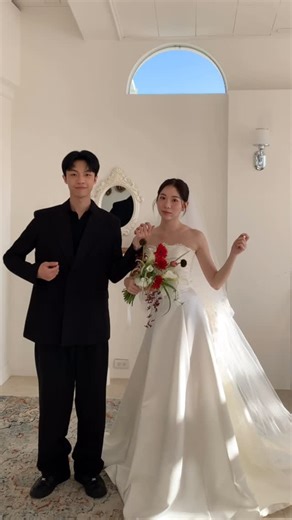 喜歡這種輕鬆沒有壓力的拍攝氛圍～～ 這段真的越看越可愛 小編不小心重播好多次🤍 | Verdi wedding手工婚紗