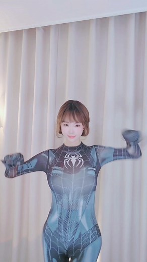 Spider-Girl Cosplay Trends with Boonong Hashtags