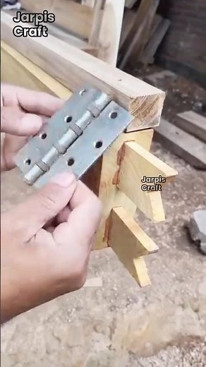 Smart Woodworking Trick: Using a Door Hinge to Straighten Wood Perfectly #woodworking #lifehacks