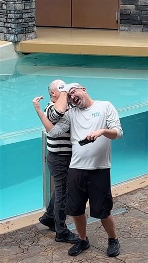 Tom mime found his twins 🤭😂 #seaworld #seaworldmime #seaworldorlando #tomthemime | Eryka Travel