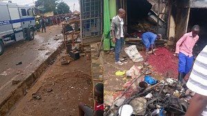 Nyamirambo: Inkongi y'umuriro yibasiye isoko maze ibicuruzwa byinshi cyane birashya birakongoka abaturage barwana no kuramura imyaka bajya kurya - AMAFOTO - YEGOB