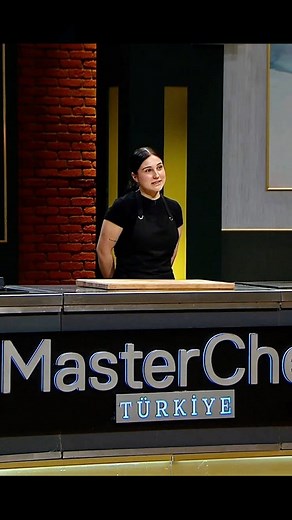 MasterChef Türkiye on Instagram: "Hilal’in kendini geliştirme şekli, şefleri derinden etkiledi. #MasterChefTürkiye #MasterChef #ACUNMEDYA #TV8 @danilozanna @chefmehmetyalcinkaya @somersivrioglu"