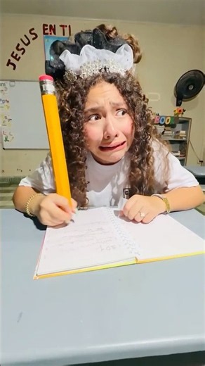 When you go to influencer school 📵😂 CLASS B @senoritainfluencer