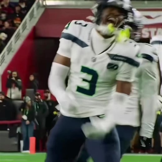 Say cheese #badbunny #nickemmanwori #nfl #seahawks #fyp