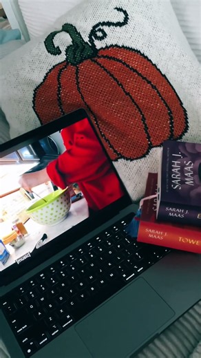 All the cozy fall vibes you’ve been looking for↕️ #fallbaking #fallreadingvlog #cozyvlog