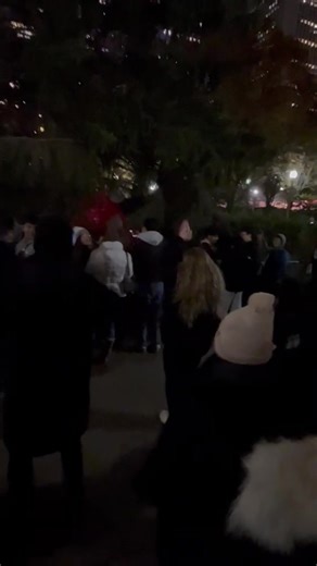 One thing ab me? Im gonna do the cha-cha slide.(mind you there were thousands of people watching me🤣) #chicago #chachaslide