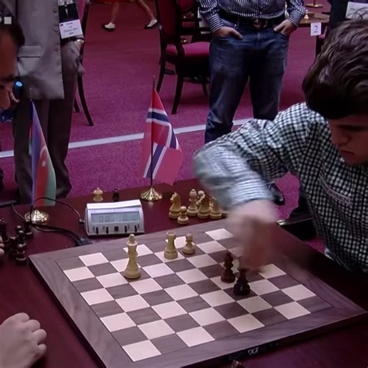 Mamedyarov makes a draw with a Carlsen and gives a smile #carlsen #chess #magnus #learnchess