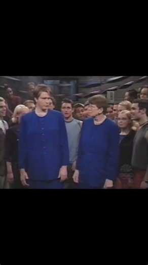 huggy | s26e10 1/20/01 Host Mena Suvari #snlclassic #snl #saturdaynightlive | Instagram