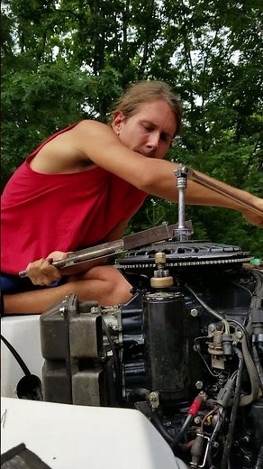 How To Pull An Evinrude Outboard Flywheel